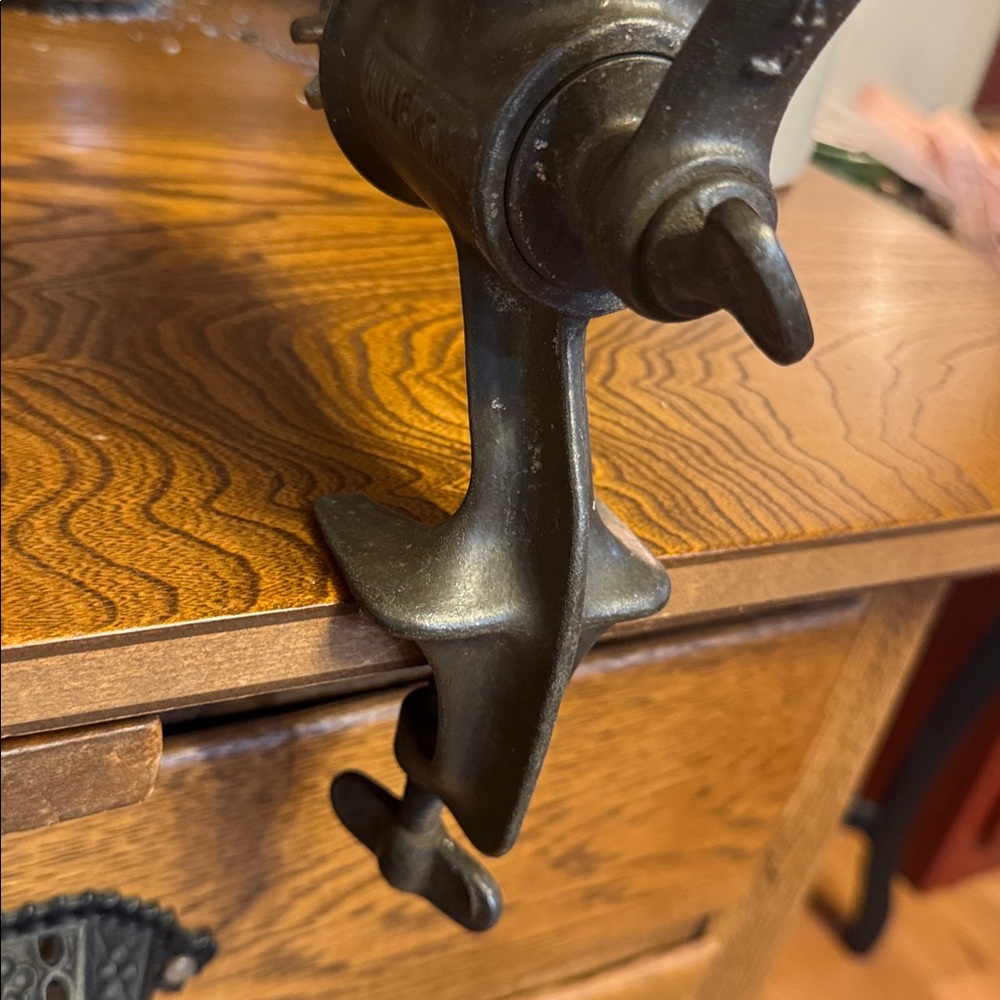 Antique 1900 Rustic Universal Cast Iron Hand Crank Grinder New Britain Conn,USA - Picture 2 of 13